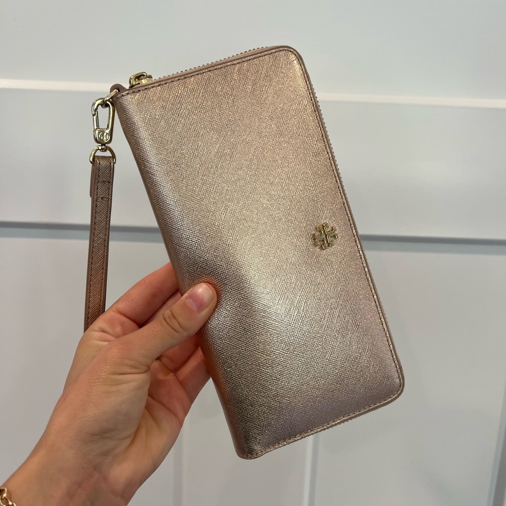 Tory Burch wallet/clutch- rose gold